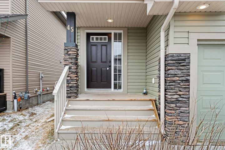 Property Photo: 45 Meadowview Court AB T7X 0A6
