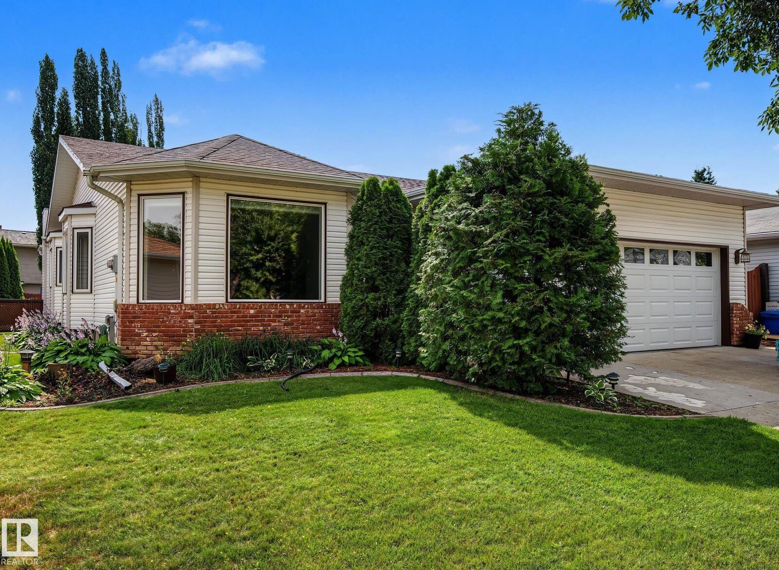 Property Photo: 90 Dufferin Street AB T8N 5R7
