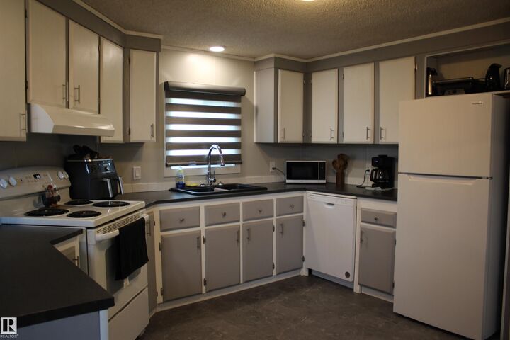 Property Photo:  1118 Lakevista Drive  AB T8H 1J6 
