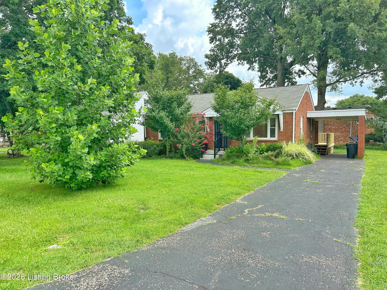 Property Photo:  2915 Molter Ct  KY 40217 