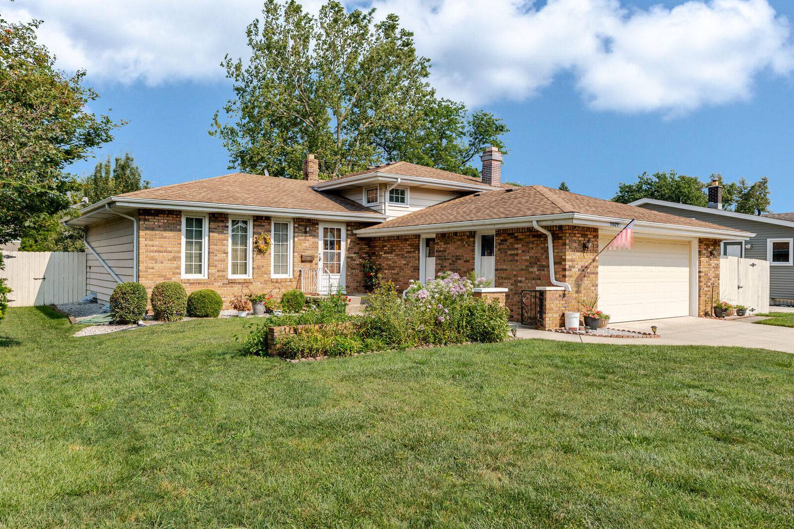 Property Photo:  9609 Northcote Avenue  IN 46321 
