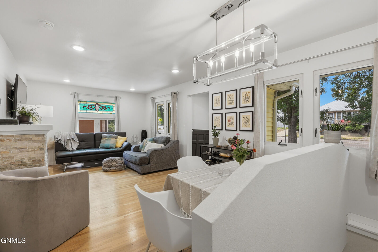 Property Photo:  909 N 7th Street N  ND 58501 