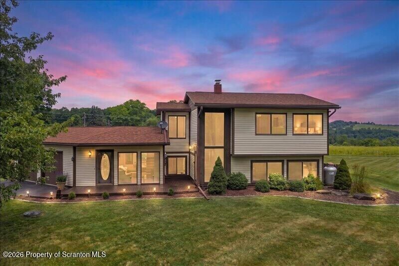 Property Photo:  3 Eastwoods Road  PA 18657 