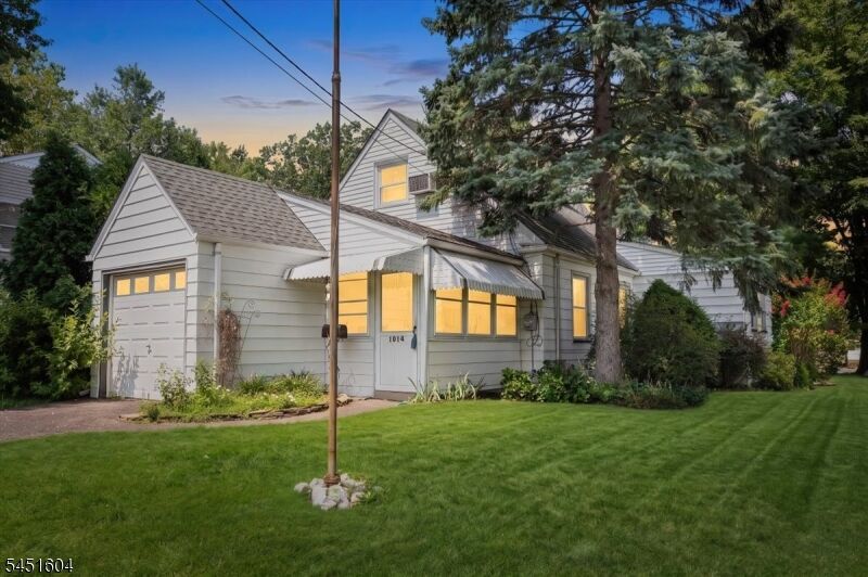 Property Photo:  1014 Raritan Rd  NJ 07016 