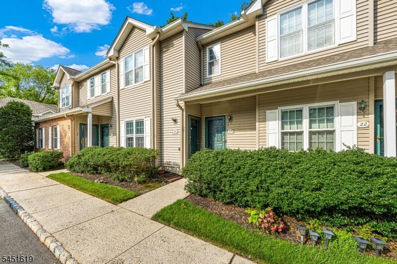 Property Photo:  20 Mulford Ct  NJ 07068 