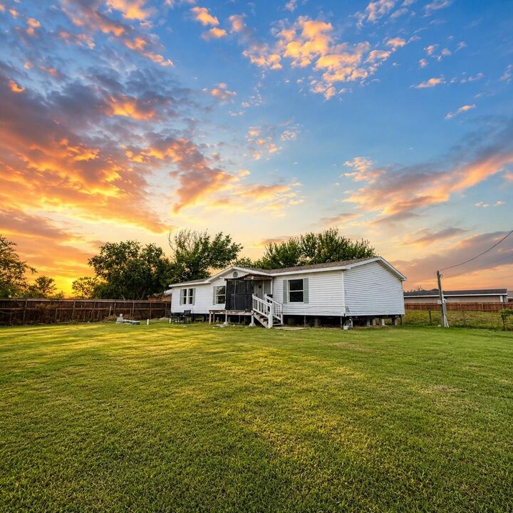 Property Photo:  1722 Dolores Street  TX 77583 