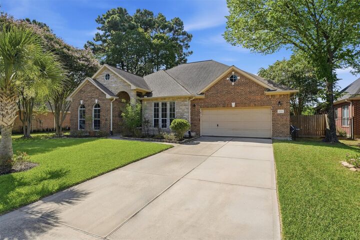 Property Photo: 4714 Kings Way TX 77069