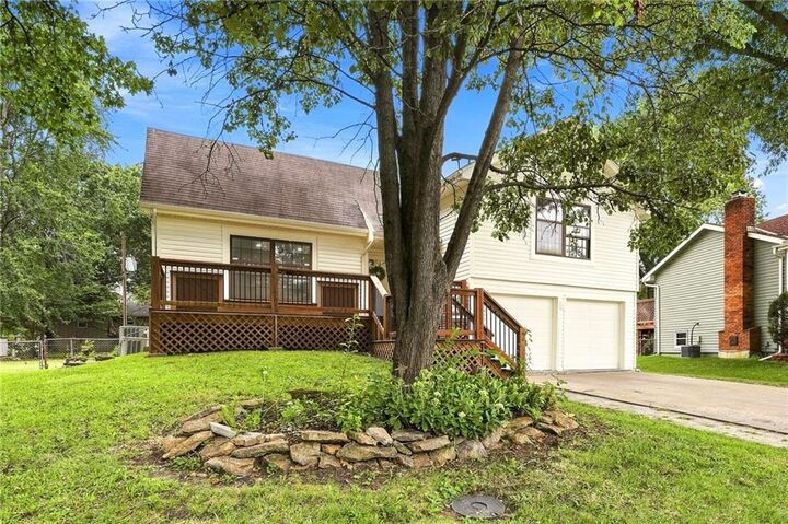 Property Photo: 1517 Scarborough Street KS 66062