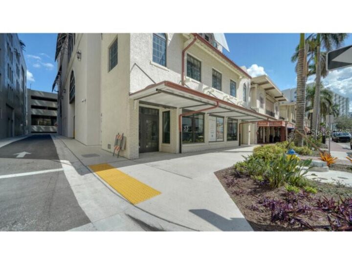 Property Photo:  33 S Palm Avenue 904  FL 34236 