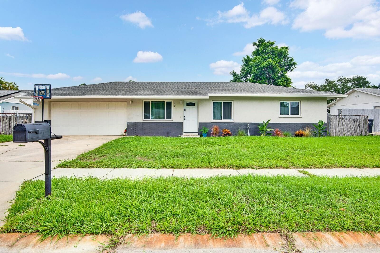 Property Photo:  707 65th Avenue Drive W  FL 34207 