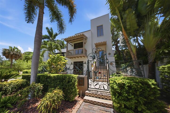 Property Photo:  650 Beach Drive NE  FL 33701 