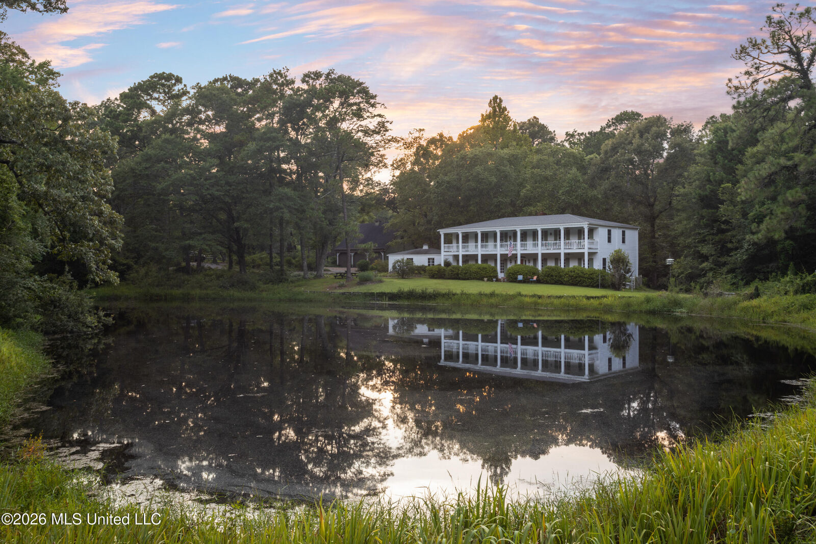 Property Photo:  1223 W Wire Road  MS 39573 