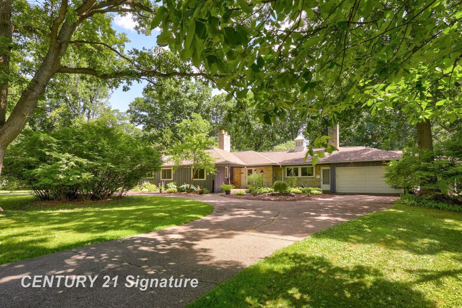 Property Photo:  1 N Center Woods Drive  MI 48638 