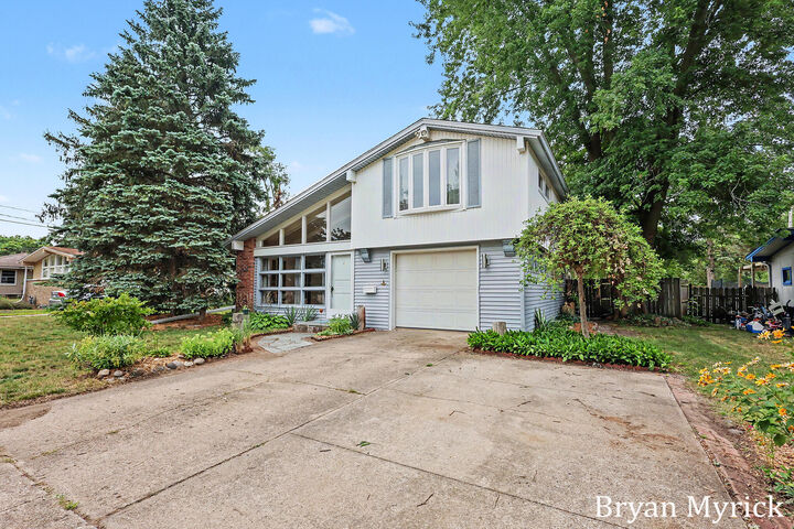Property Photo: 202 E 25th Street MI 49423