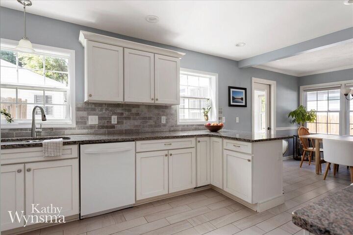 Property Photo: 2604 SE Richards Drive SE MI 49506