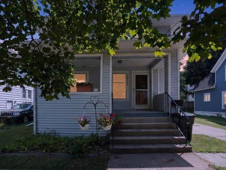 Property Photo:  1017 Woodbridge Street  MI 49203 