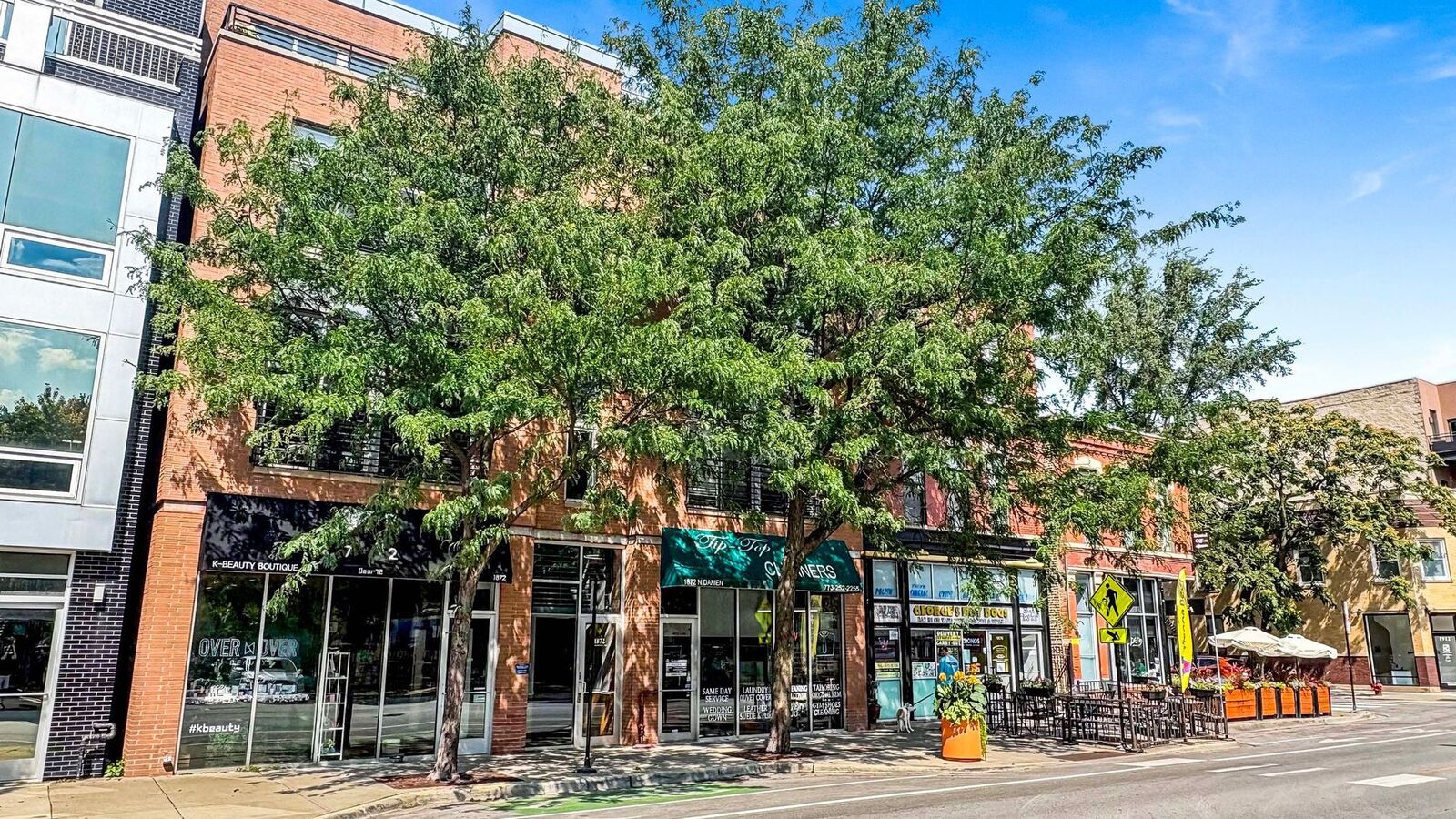 Property Photo: 1872 N Damen Avenue 3S IL 60647