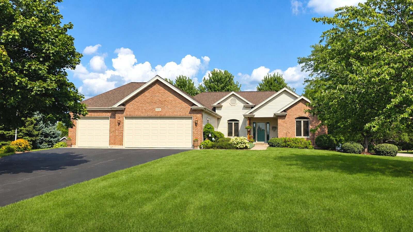 Property Photo:  5020 Patty Lane  IL 60072 
