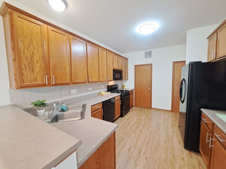 Property Photo:  325 N Patriot Drive  IL 60030 