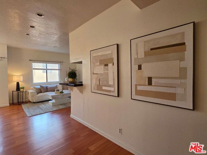 Property Photo:  431 S Kingsley Drive 205  CA 90020 