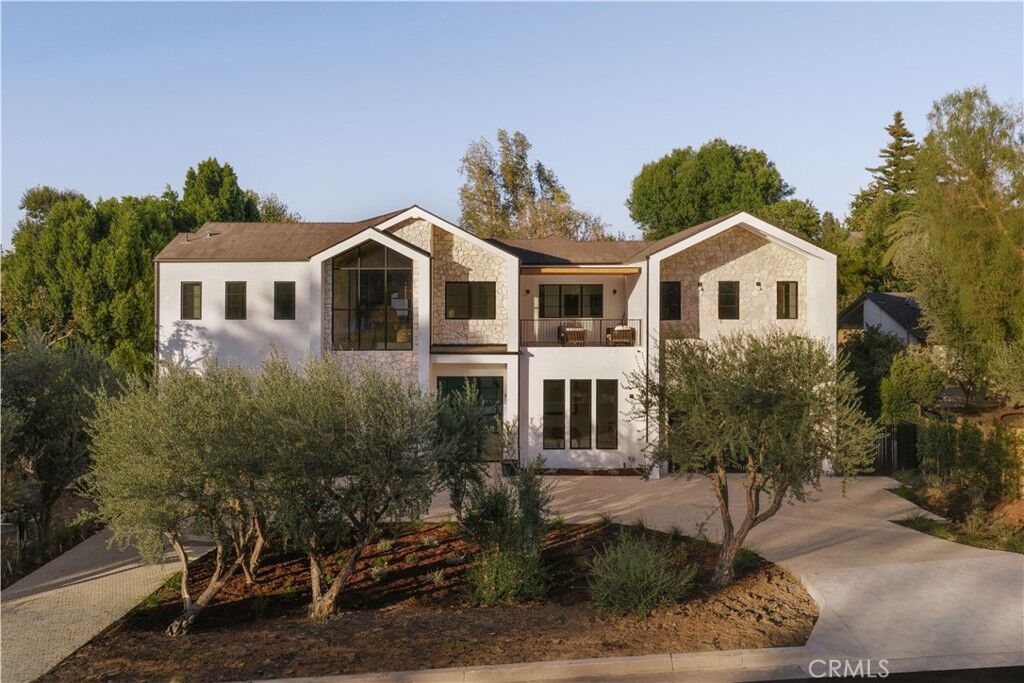 Property Photo: 4744 Vista De Oro Avenue CA 91364