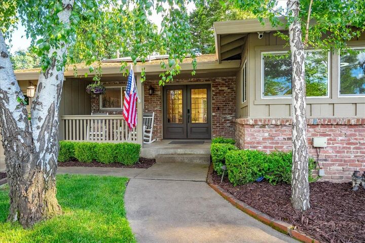 Property Photo: 1561 Elsdon Circle CA 95608