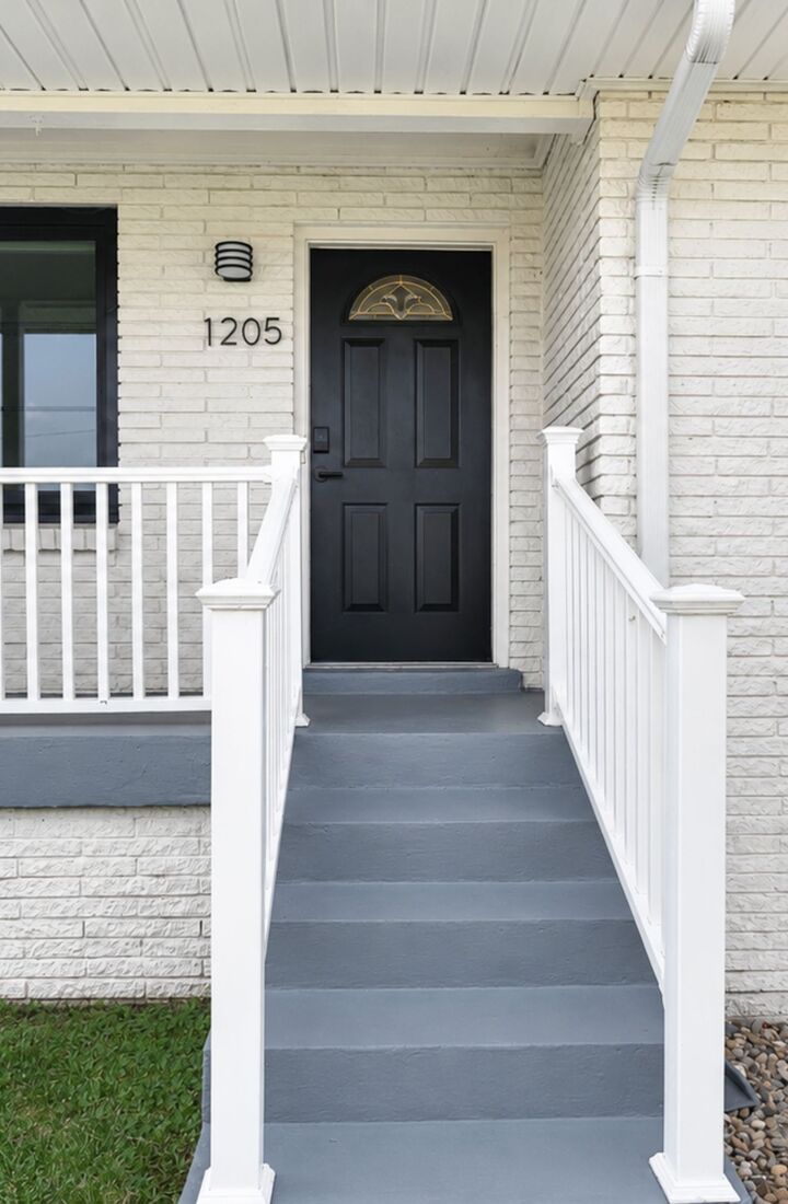 Property Photo: 1205 Saint Marys Ln TN 37218