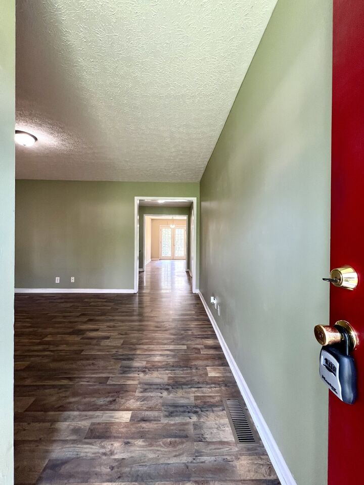 Property Photo: 305 Cliffside Ave TN 37160