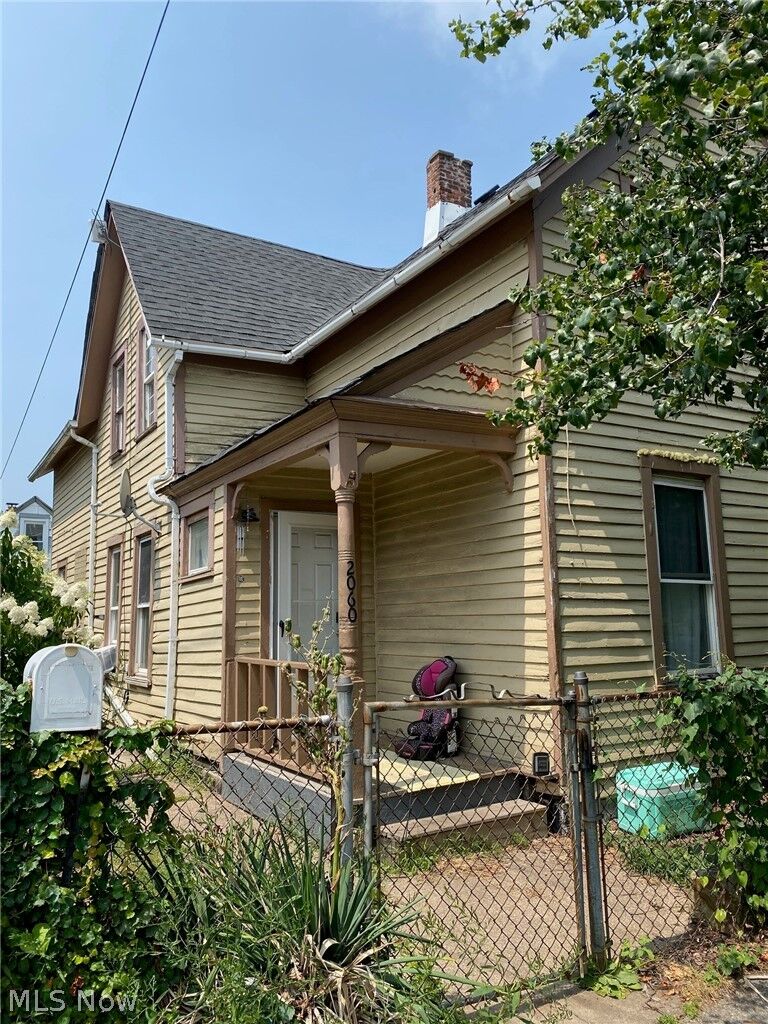 Property Photo: 2060 W 44th Street OH 44113