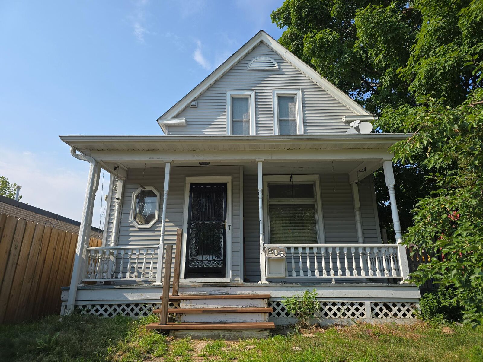 Property Photo: 806 E 36th Street MN 55407