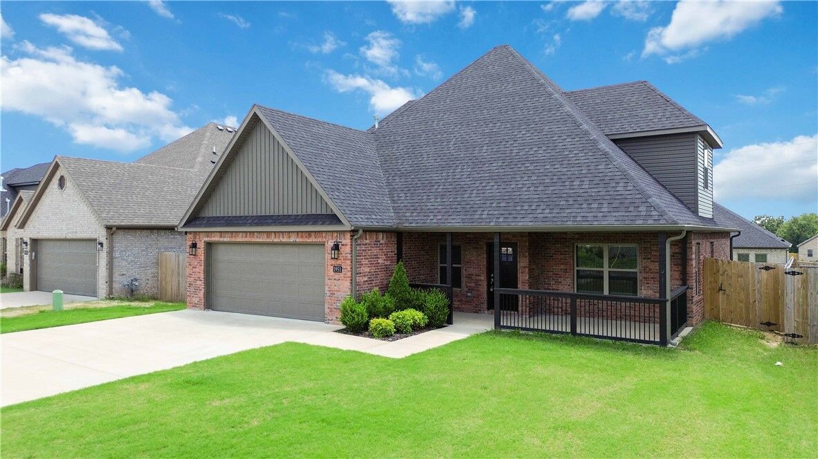 Property Photo:  1951 Edgewood Road  AR 72713 