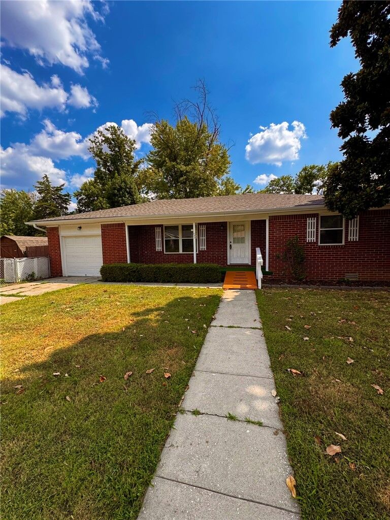 Property Photo:  307 SW 12th Street  AR 72712 