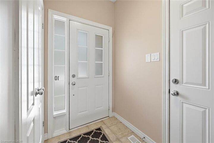 Property Photo:  40 Dartmouth Gate 10  ON L8E 0C4 