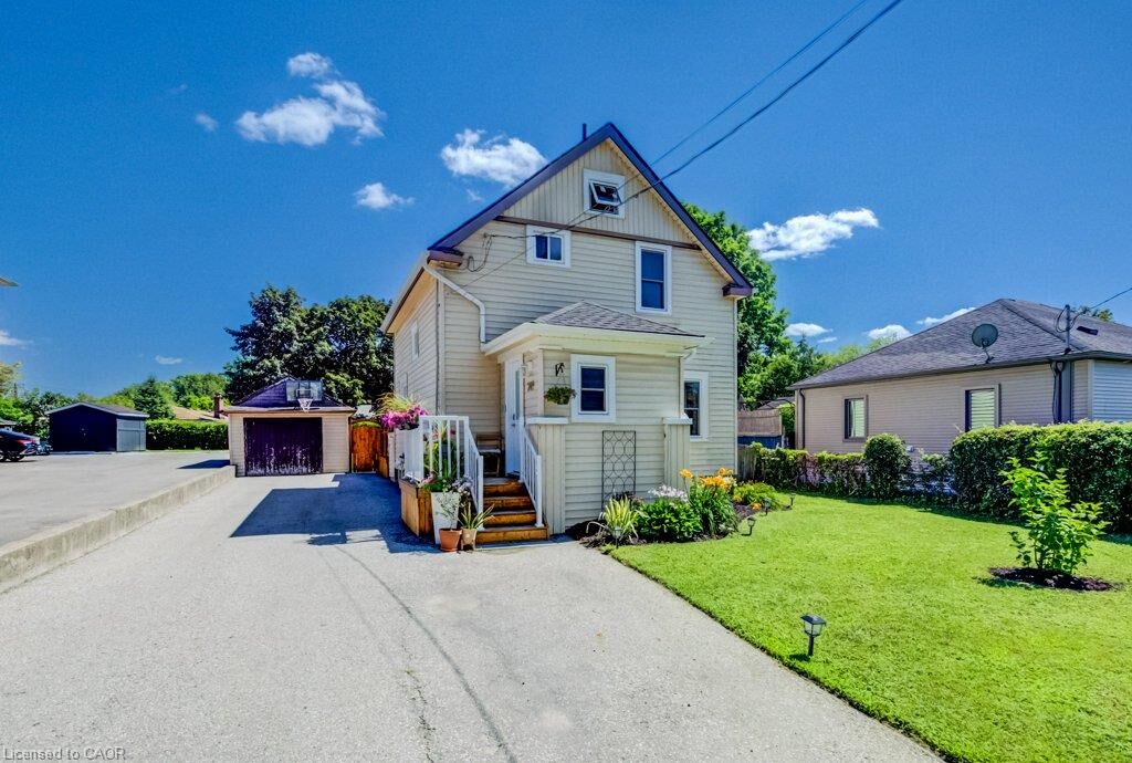 Property Photo: 209 Belleview Avenue ON N2B 1G6