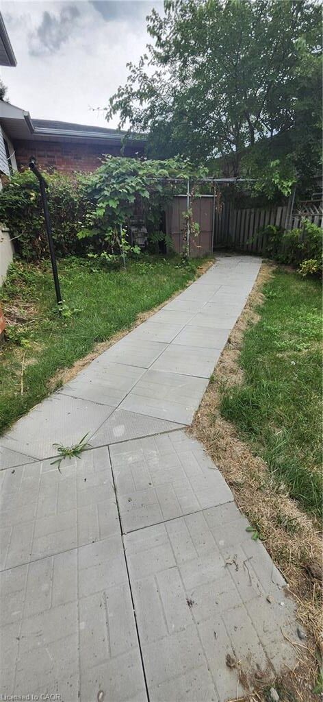 Property Photo:  47 Claycroft Crescent Lower  ON N2N 2R6 