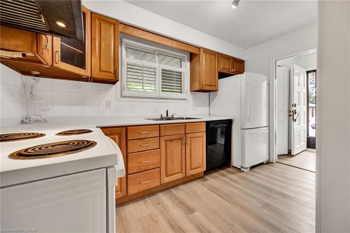 Property Photo: 514 Fallingbrook Drive Upper ON N2L 4N3