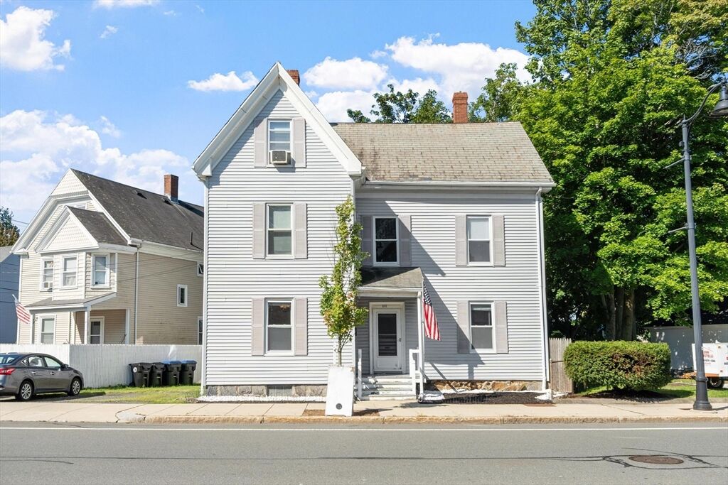 Property Photo: 372 Cabot St 1 MA 01915