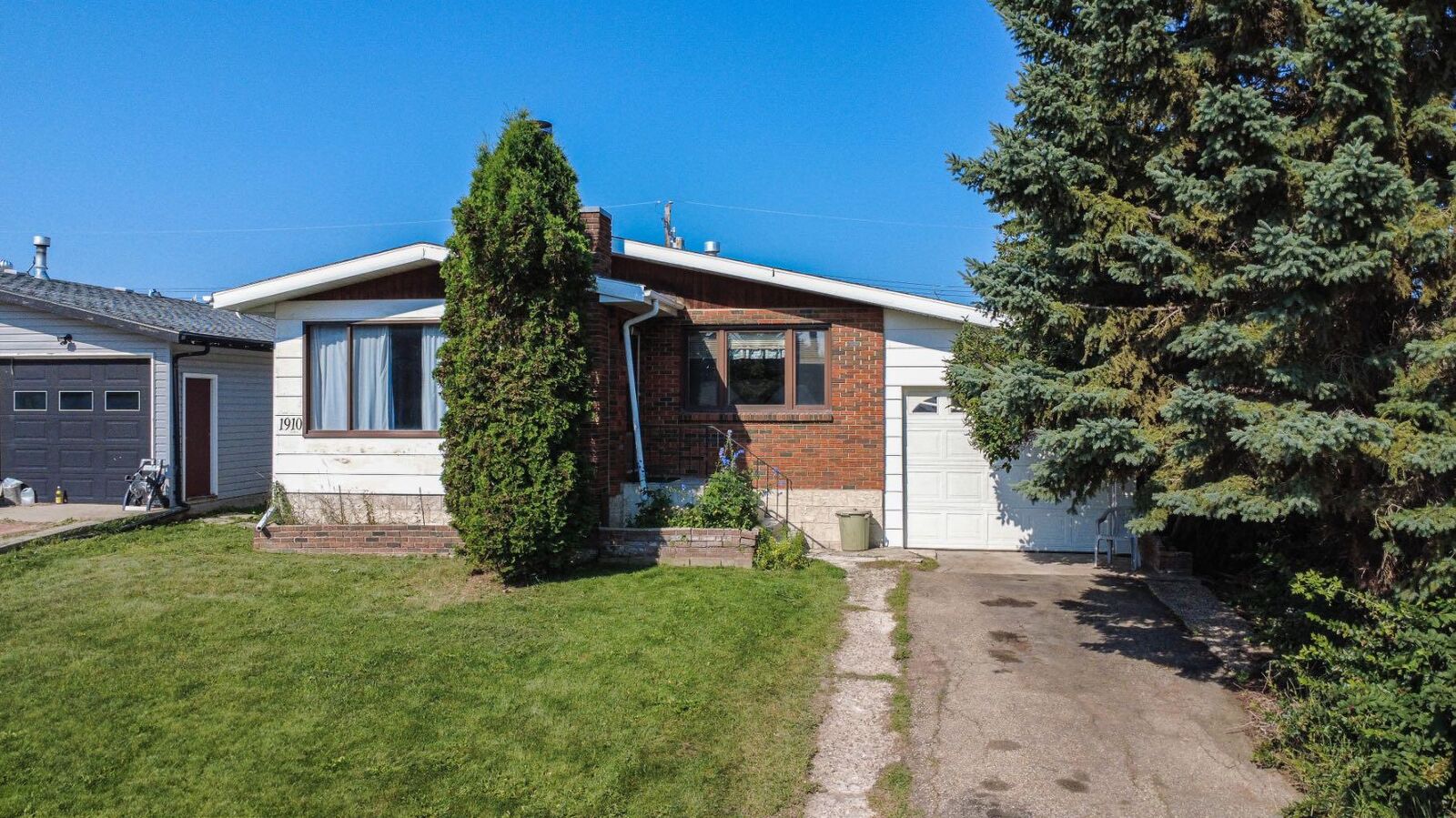 Property Photo:  1910 26 Avenue  AB T0M 0V0 
