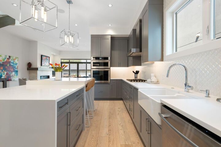 Property Photo: 2014 48 Avenue SW AB T2T 2T5
