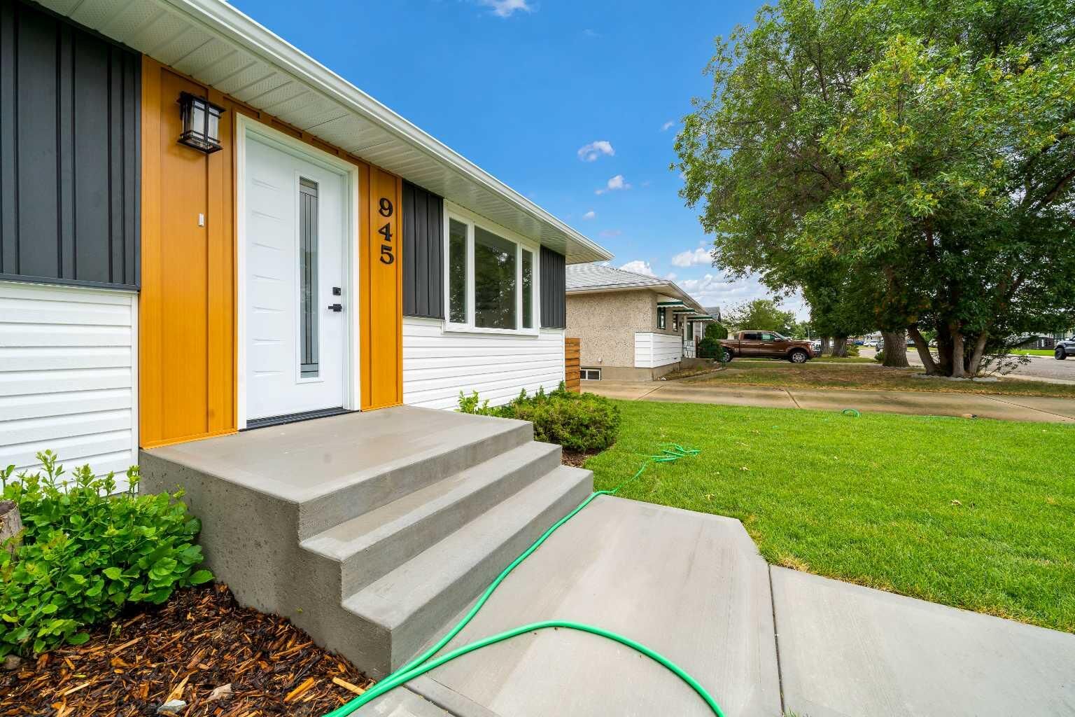Property Photo: 945 Parker Avenue NW AB T1A 6W7