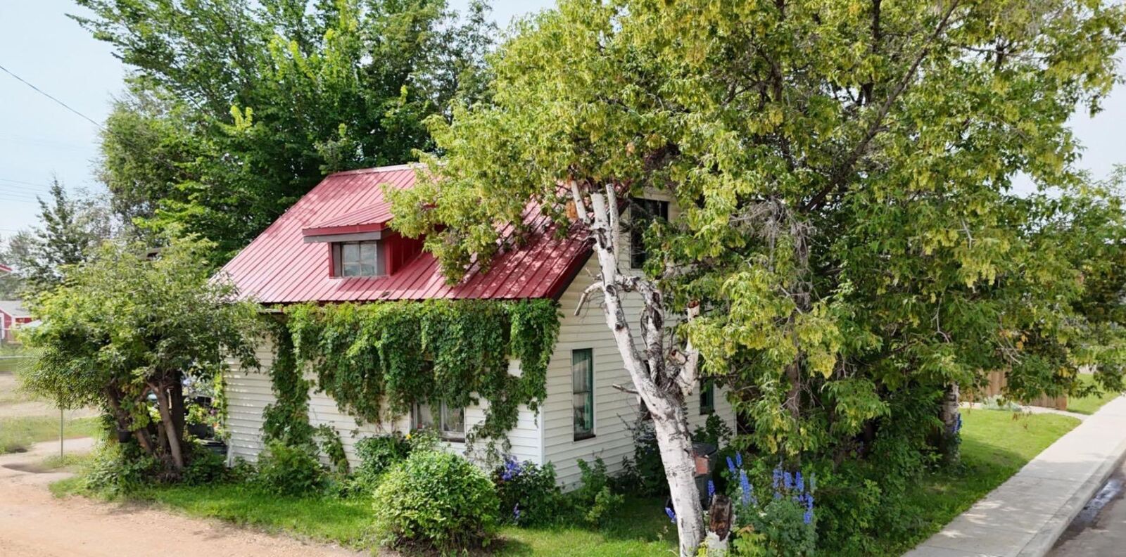 Property Photo:  5009 52nd Avenue  AB T0G 1E0 