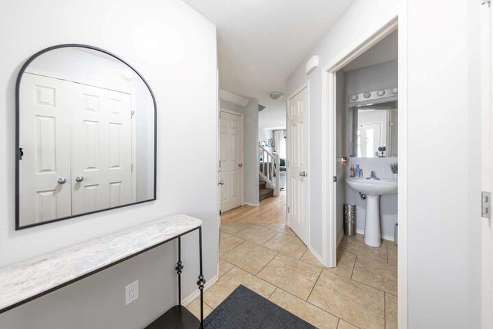 Property Photo:  1407 53 Avenue 20  AB T9V 2J5 