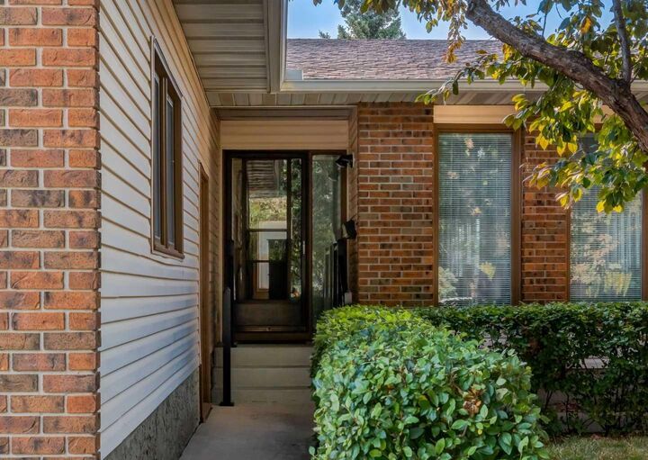 Property Photo: 7919 Silver Springs Road NW AB T3B 4K4
