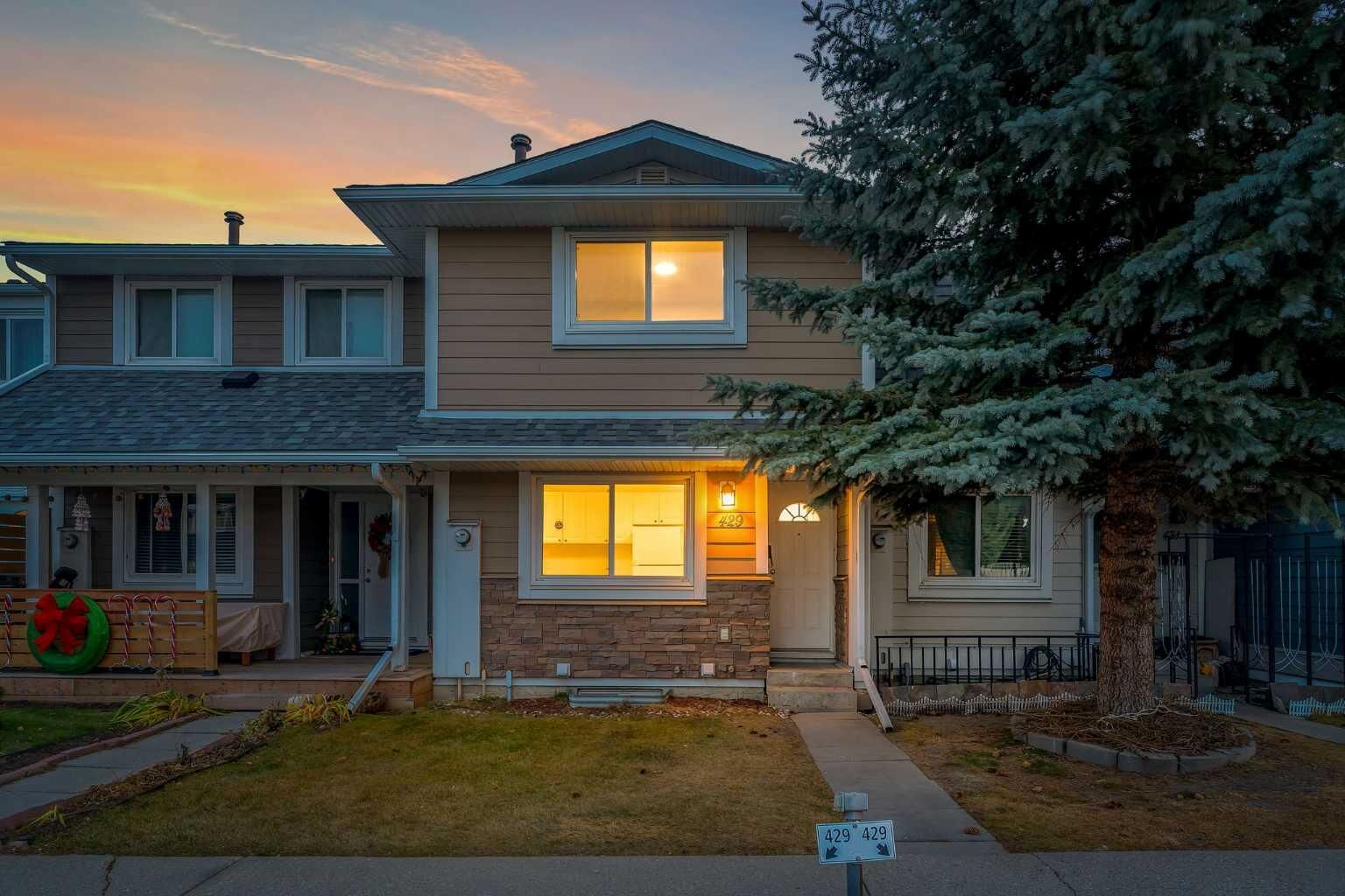 Property Photo:  429 Georgian Villas NE  AB T2A 7E3 