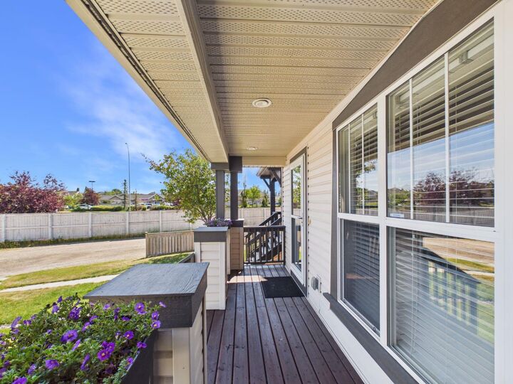 Property Photo: 2049 New Brighton Gardens SE AB T2Z 4X4