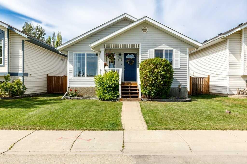 Property Photo:  172 Duckering Close  AB T4R 2Z4 