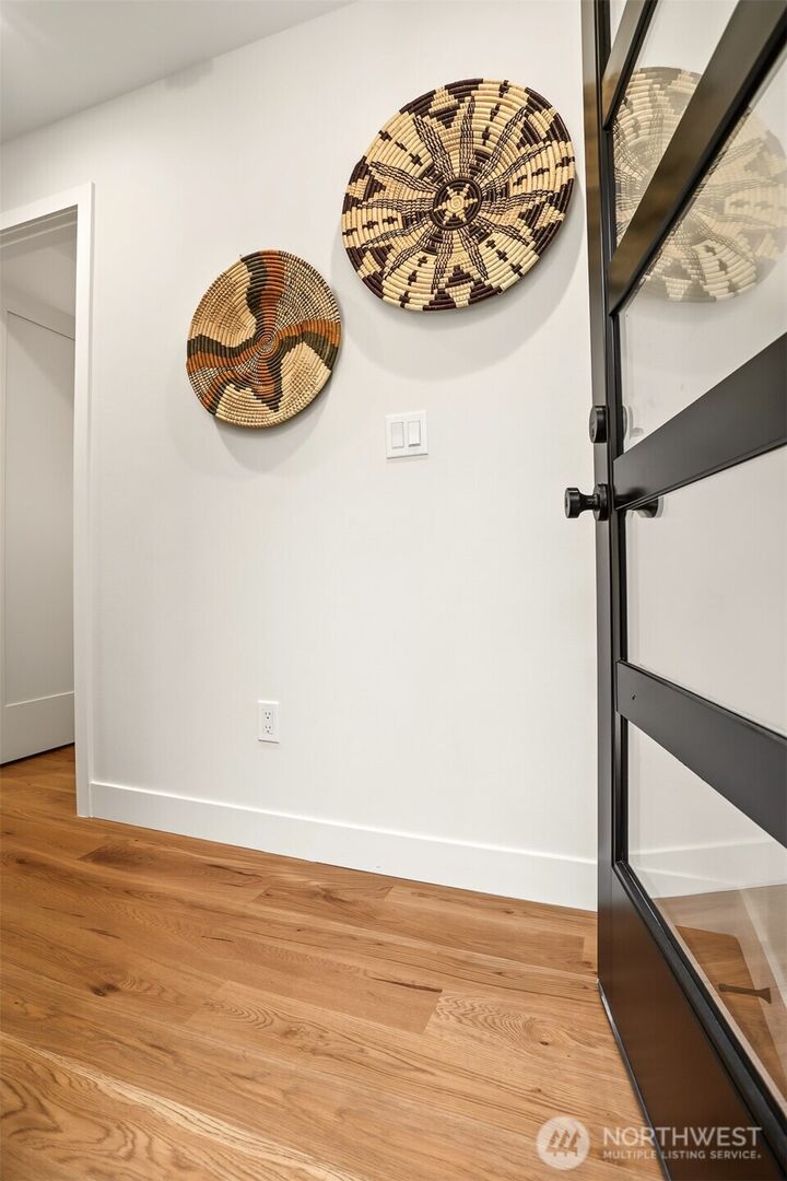 Property Photo: 2414 B Queen Anne Avenue N WA 98119