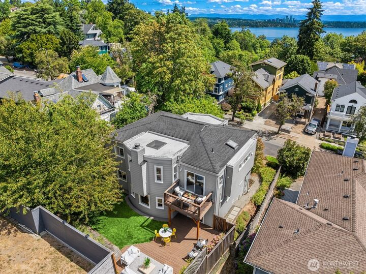 Property Photo:  209  32nd Avenue  WA 98122 