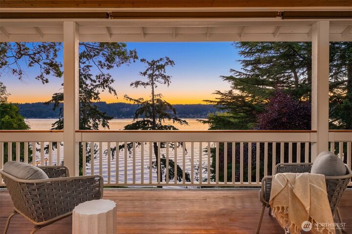 Property Photo: 5071 Crystal Springs Drive NE WA 98110