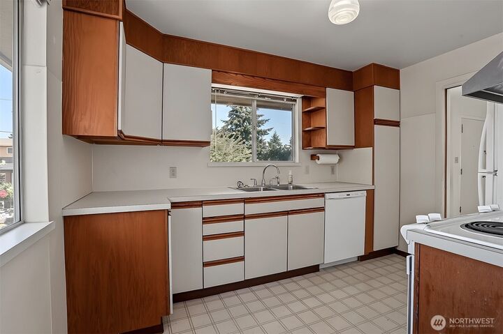 Property Photo:  5900  34th Avenue SW  WA 98126 